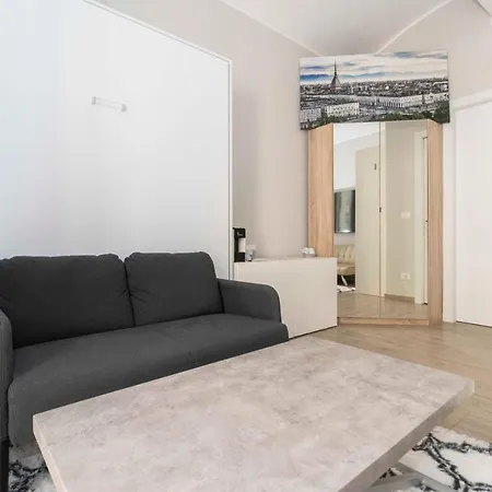 Bright Piazza San Carlo Apartment *
