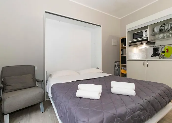 Apartment Bright Piazza San Carlo