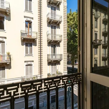 Bright Piazza San Carlo Apartment *