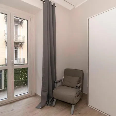 Bright Piazza San Carlo Apartment *